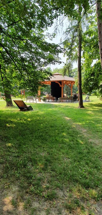 Juna2 - Nowoczesny Apartament W Centrum Z Widokiem Na Park Pruszków Eksteriør billede