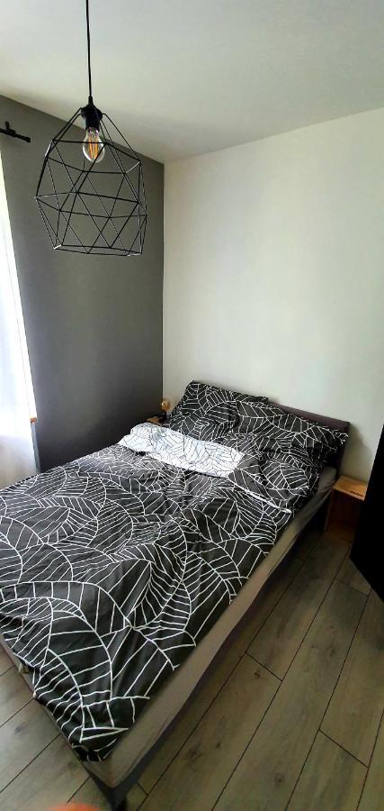 Juna2 - Nowoczesny Apartament W Centrum Z Widokiem Na Park Pruszków Eksteriør billede
