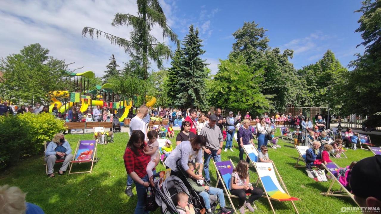 Juna2 - Nowoczesny Apartament W Centrum Z Widokiem Na Park Pruszków Eksteriør billede
